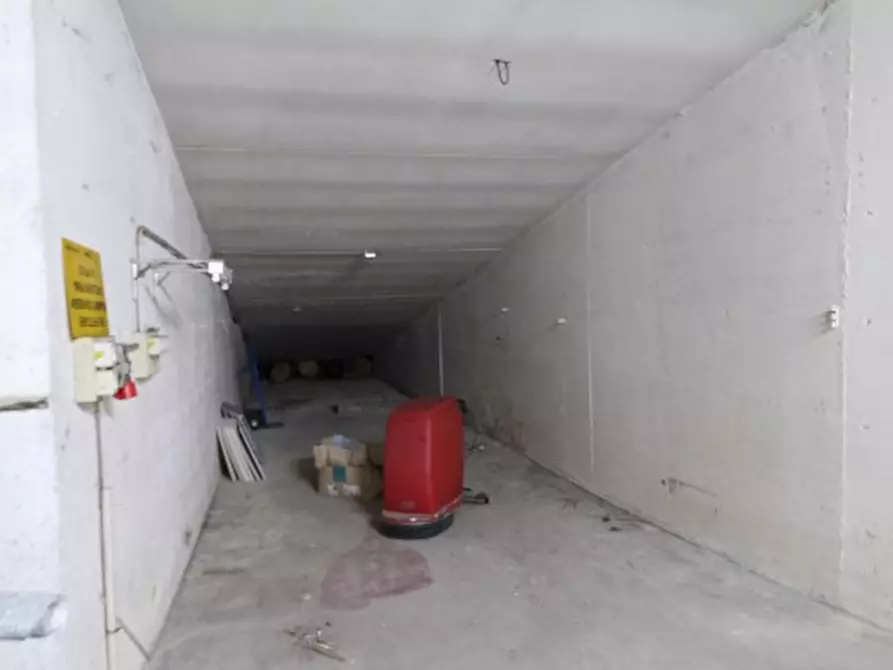 Immagine 17 di Negozio in affitto  in Via Perzzi a San Giovanni Valdarno