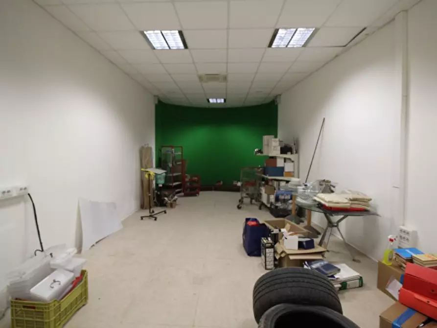 Immagine 21 di Negozio in affitto  in Via Perzzi a San Giovanni Valdarno