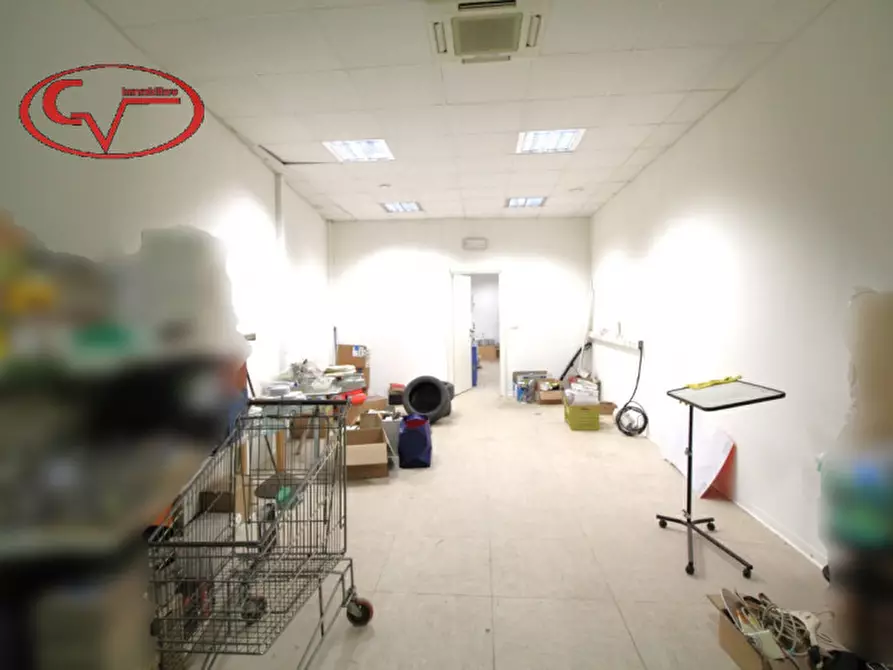 Immagine 23 di Negozio in affitto  in Via Perzzi a San Giovanni Valdarno