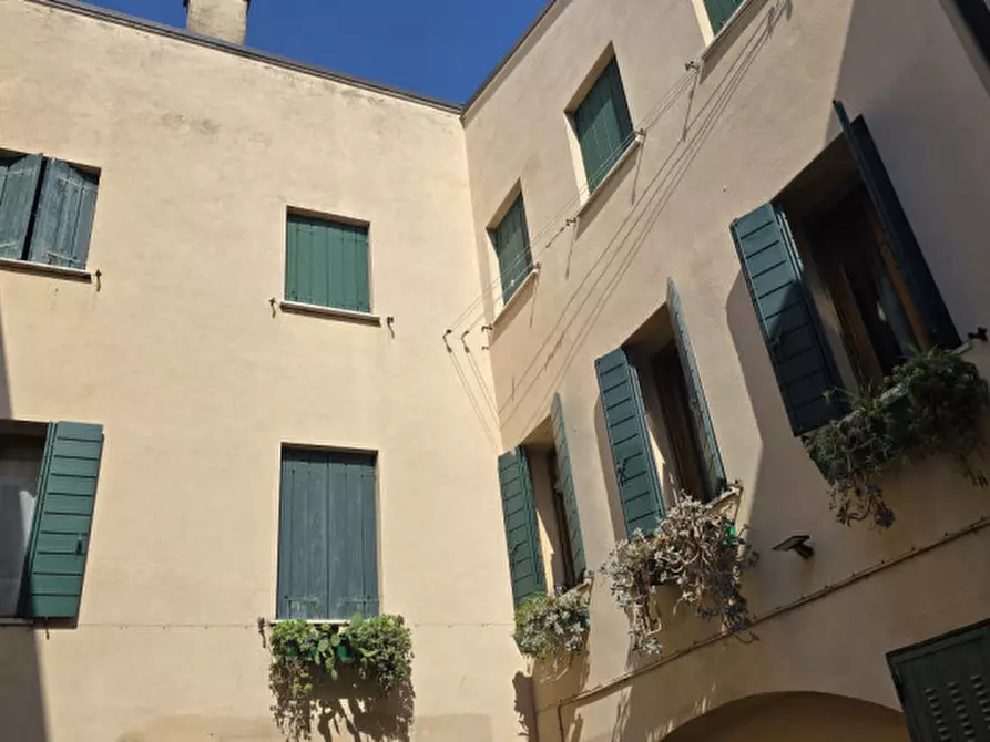 Immagine 1 di Appartamento in vendita  in Piazza Maggiore, 20 a Este