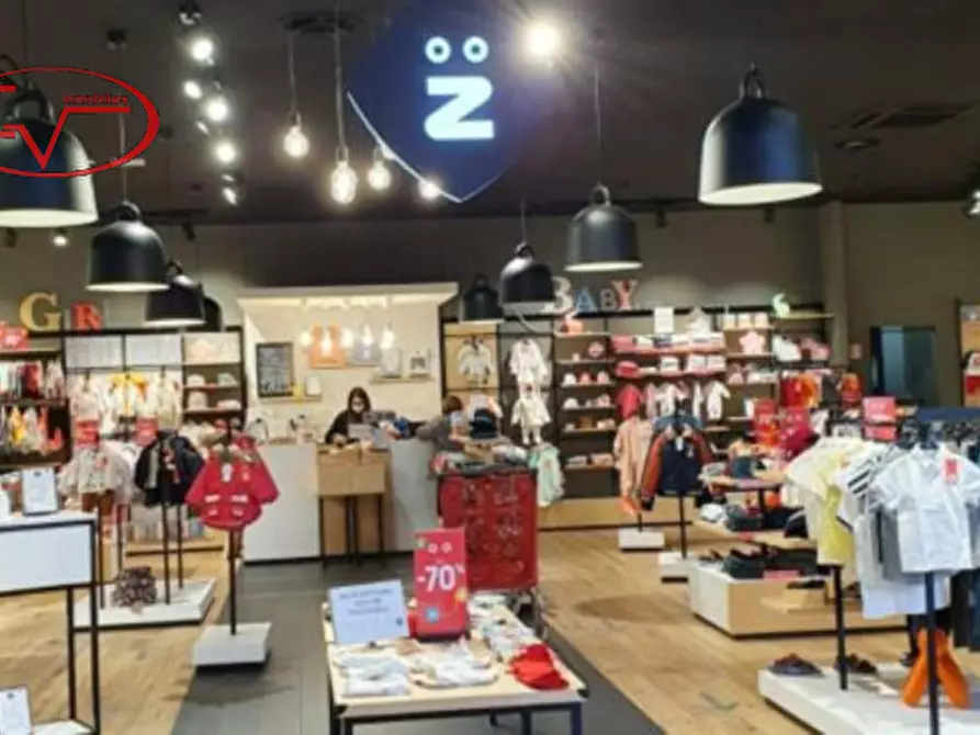 Immagine 4 di Negozio in vendita  in viale diaz a Montevarchi