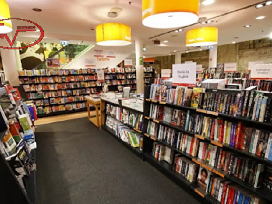 Immagine 6 di Negozio in vendita  in viale diaz a Montevarchi