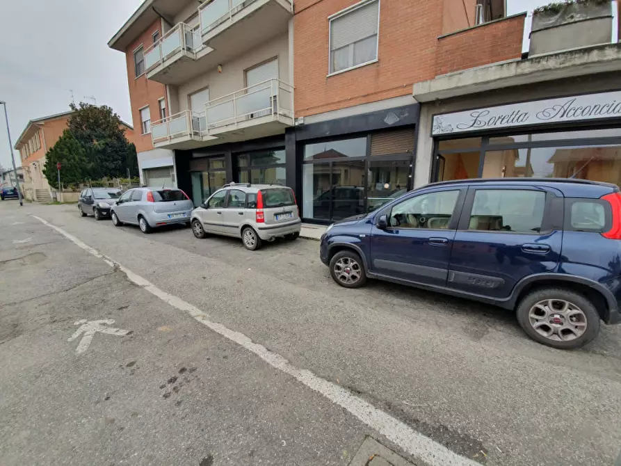 Immagine 2 di Negozio in affitto  in strada Alessandria 171 a Casale Monferrato
