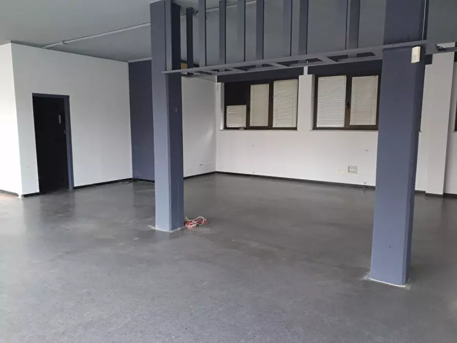 Immagine 3 di Negozio in affitto  in strada Alessandria 171 a Casale Monferrato