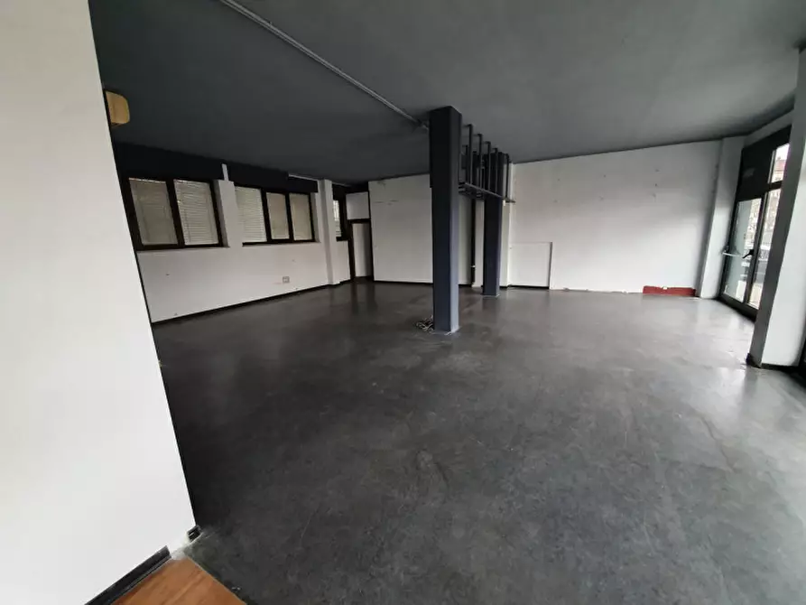 Immagine 6 di Negozio in affitto  in strada Alessandria 171 a Casale Monferrato