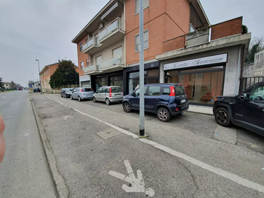 Immagine 9 di Negozio in affitto  in strada Alessandria 171 a Casale Monferrato