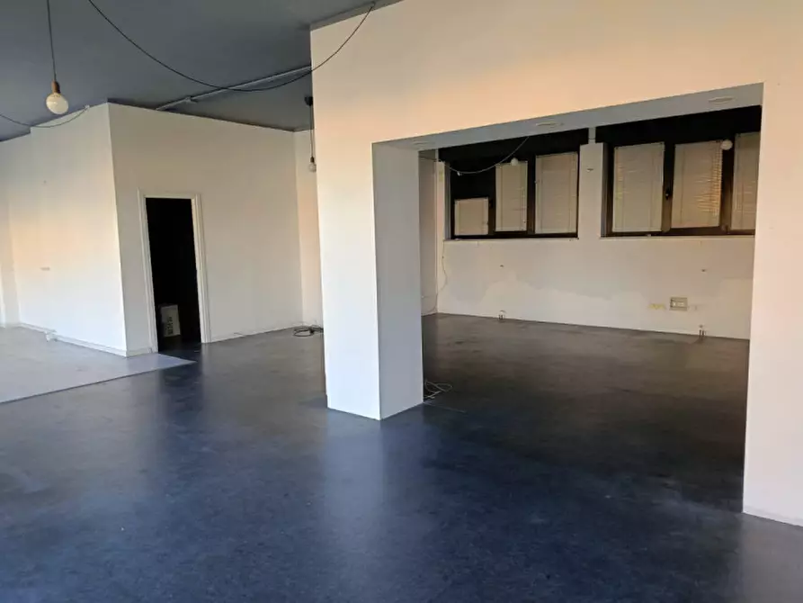 Immagine 11 di Negozio in affitto  in strada Alessandria 171 a Casale Monferrato