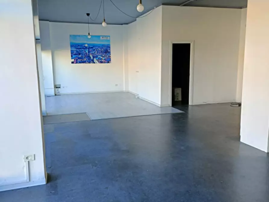 Immagine 12 di Negozio in affitto  in strada Alessandria 171 a Casale Monferrato