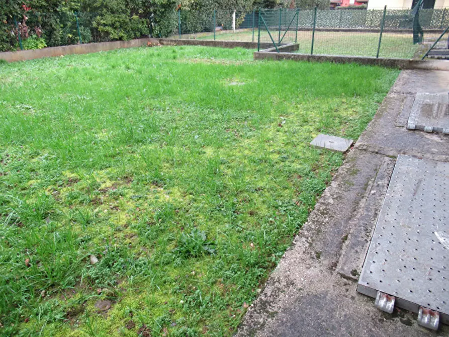 Immagine 21 di Casa trifamiliare in vendita  in via mazzini a Trevignano