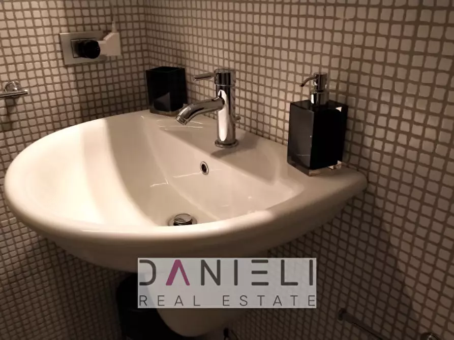 Immagine 27 di Attico in affitto  in Via A Pisano a Verona