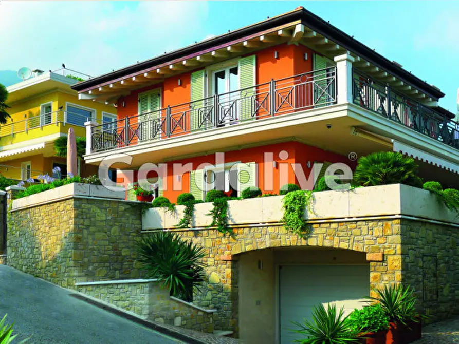 Immagine 2 di Villa in vendita  a Toscolano-Maderno