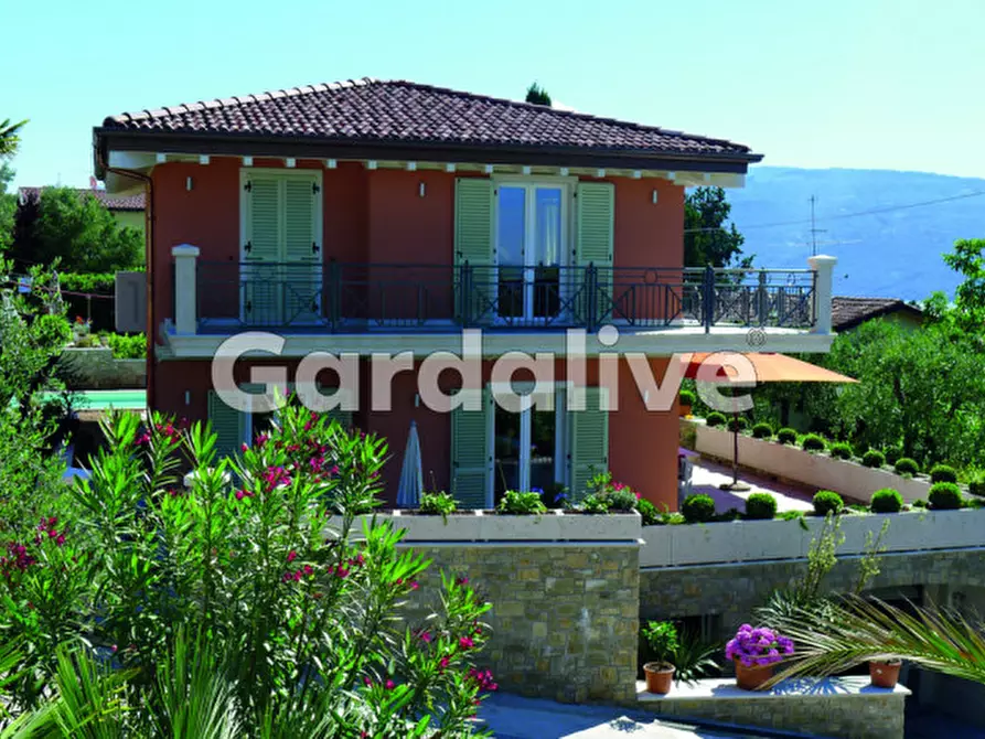 Immagine 3 di Villa in vendita  a Toscolano-Maderno