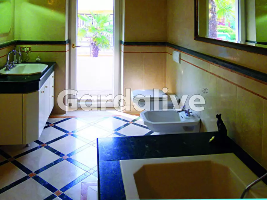 Immagine 23 di Villa in vendita  a Toscolano-Maderno