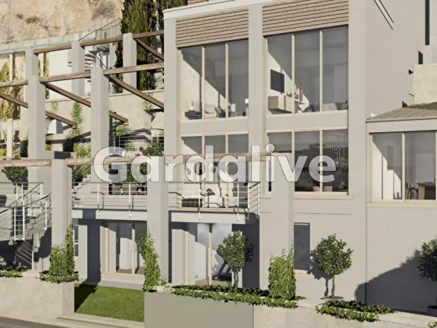 Immagine 1 di Villa in vendita  a Toscolano-Maderno