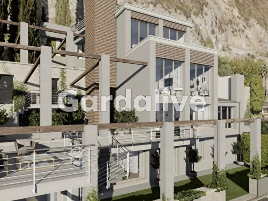 Immagine 2 di Villa in vendita  a Toscolano-Maderno