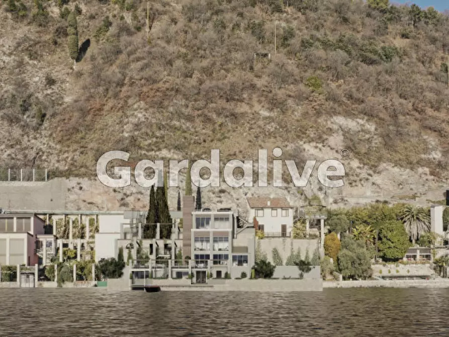 Immagine 3 di Villa in vendita  a Toscolano-Maderno