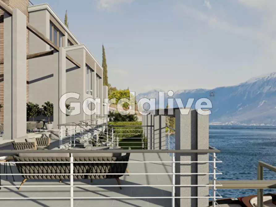 Immagine 4 di Villa in vendita  a Toscolano-Maderno