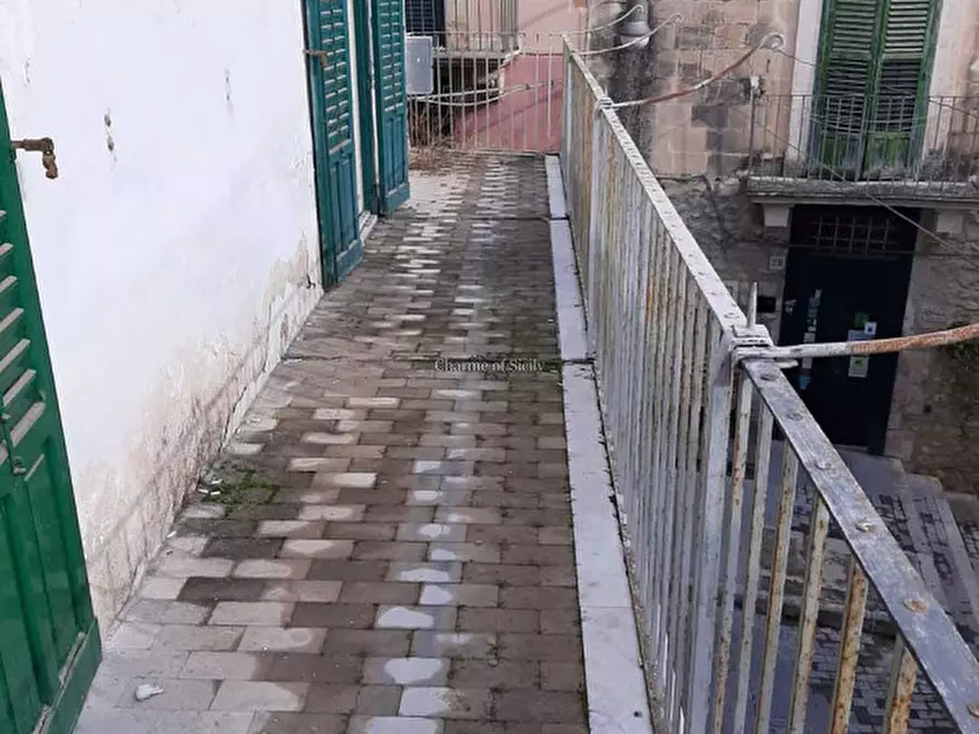 Immagine 11 di Appartamento in vendita  in via Carlo Papa a Modica