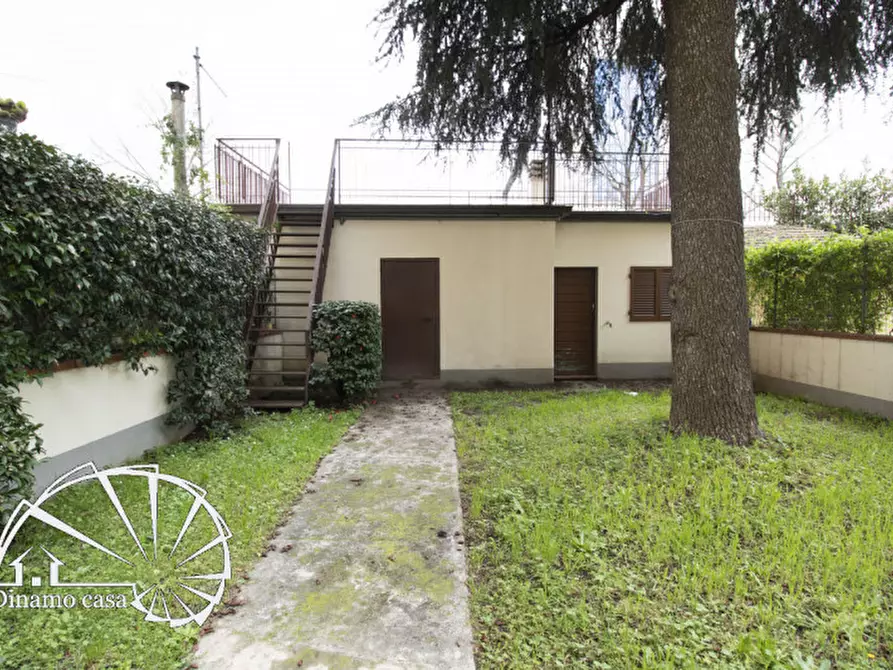Immagine 1 di Casa indipendente in vendita  a Prato