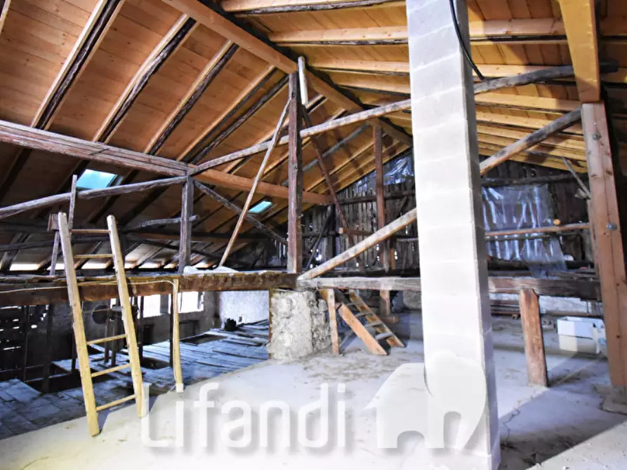 Immagine 5 di Casa indipendente in vendita  a Sfruz