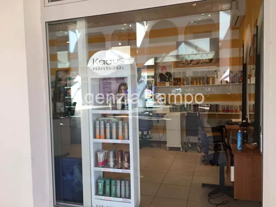 Immagine 2 di Negozio in affitto  in Viale dei Gabbiani a Caorle