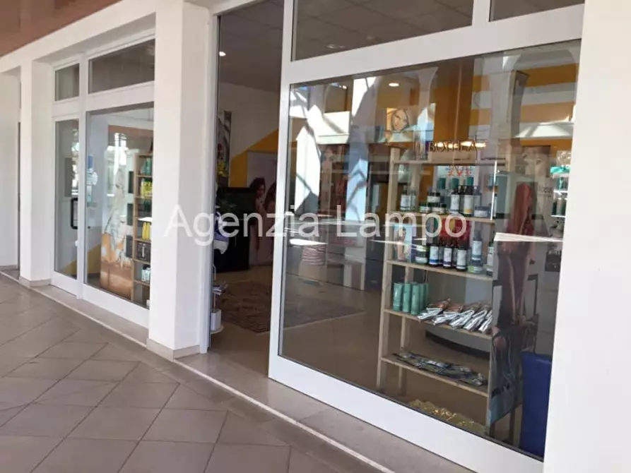 Immagine 3 di Negozio in affitto  in Viale dei Gabbiani a Caorle