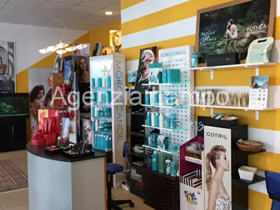 Immagine 4 di Negozio in affitto  in Viale dei Gabbiani a Caorle