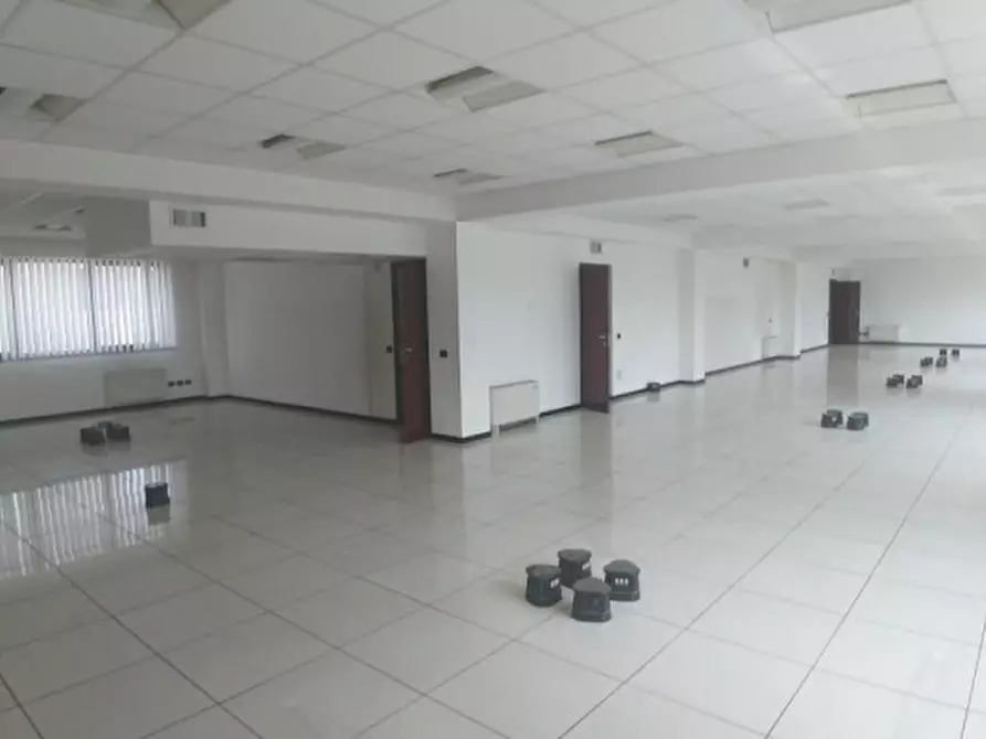 Immagine 8 di Ufficio in affitto  in VIA GROSIO a Milano