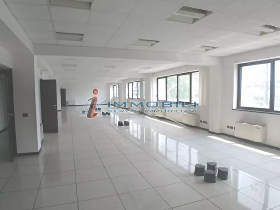 Immagine 11 di Ufficio in affitto  in VIA GROSIO a Milano