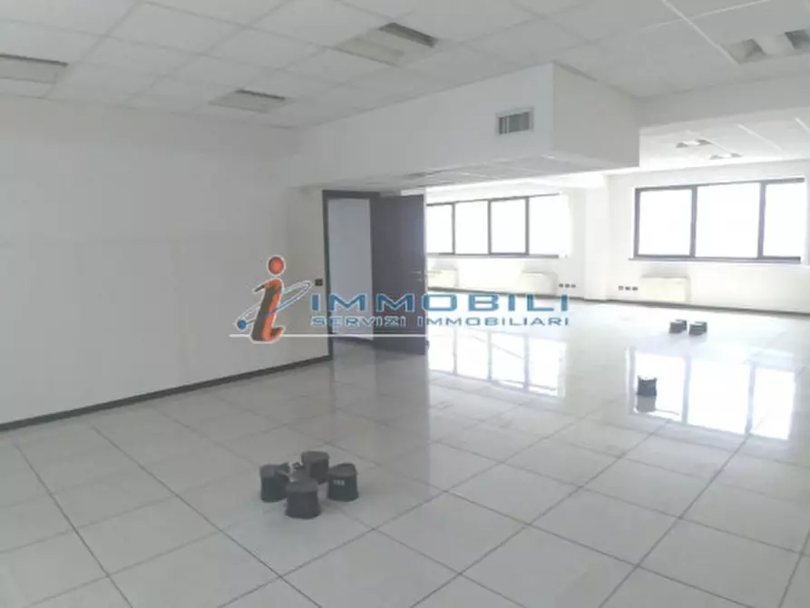 Immagine 12 di Ufficio in affitto  in VIA GROSIO a Milano