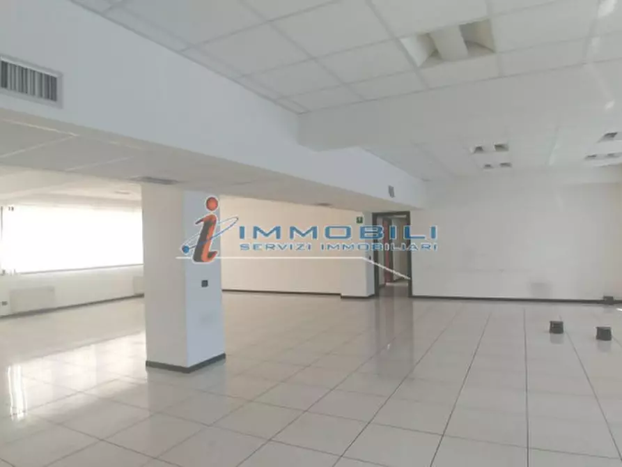 Immagine 18 di Ufficio in affitto  in VIA GROSIO a Milano