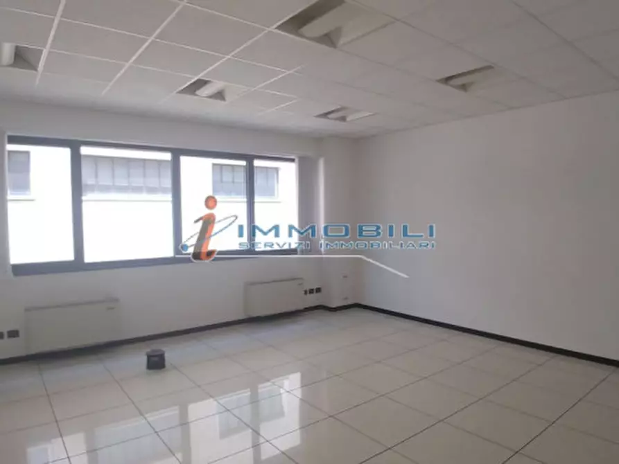 Immagine 19 di Ufficio in affitto  in VIA GROSIO a Milano
