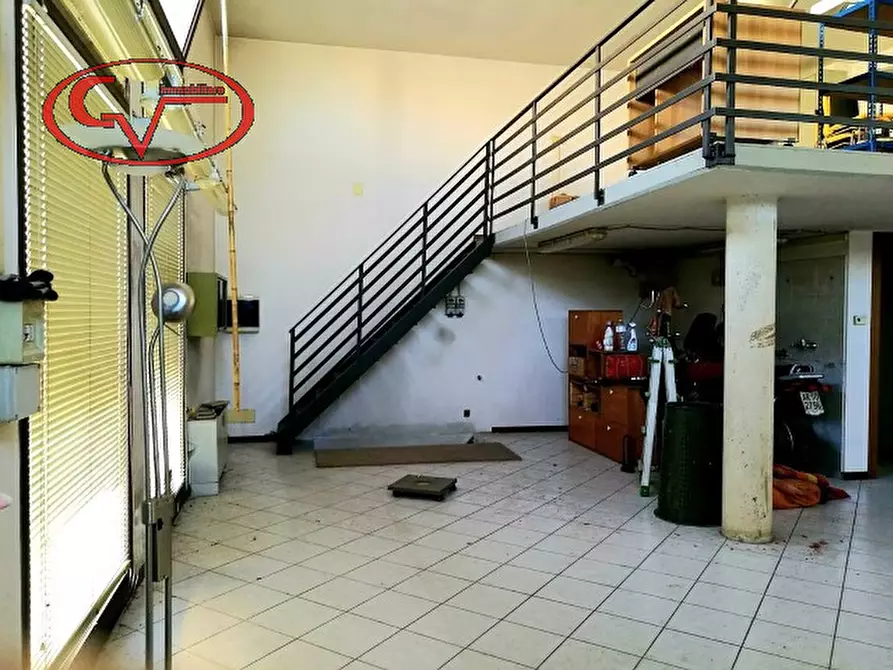 Immagine 4 di Laboratorio in vendita  in Via Barducci a San Giovanni Valdarno