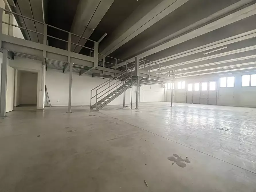 Immagine 1 di Capannone industriale in vendita  in Corso Andrea Palladio a Vicenza
