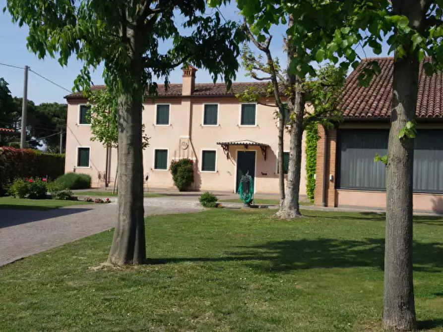 Immagine 1 di Villa in vendita  in Prima periferia di Este a Este