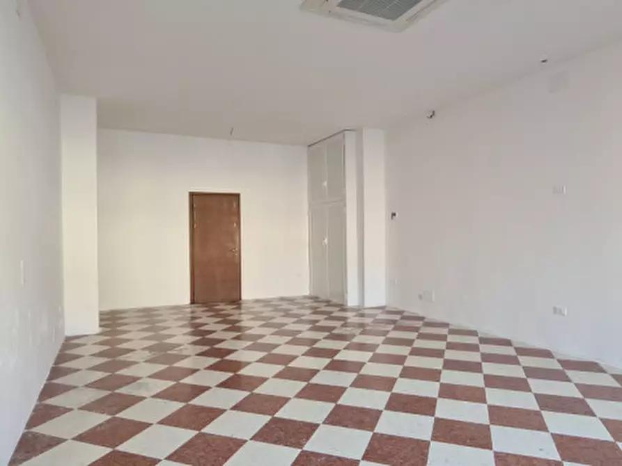 Immagine 3 di Negozio in affitto  in Via Francesco Maria Preti 41 a Castelfranco Veneto