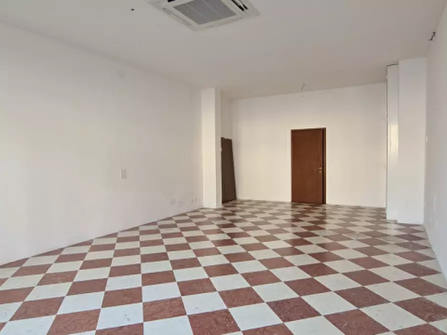 Immagine 4 di Negozio in affitto  in Via Francesco Maria Preti 41 a Castelfranco Veneto