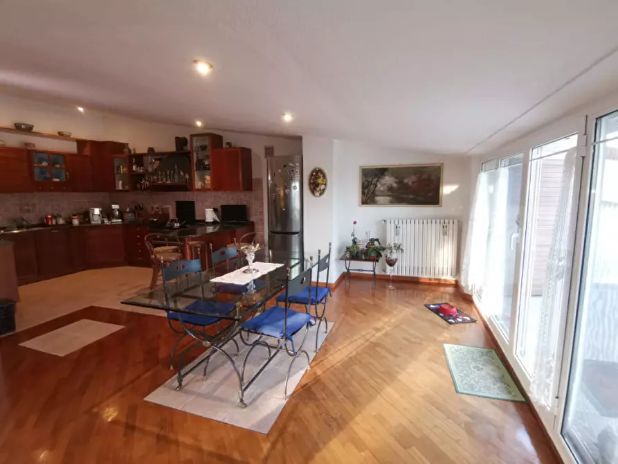Immagine 1 di Villa in vendita  in Candia a Ancona