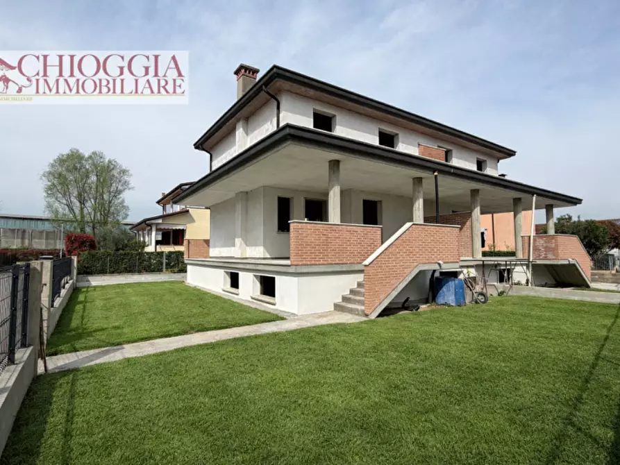Immagine 1 di Casa bifamiliare in vendita  in Via Pascolon a Chioggia