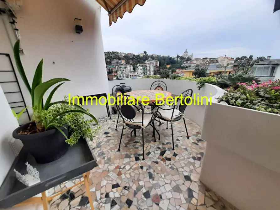 Immagine 2 di Casa trifamiliare in vendita  a San Remo