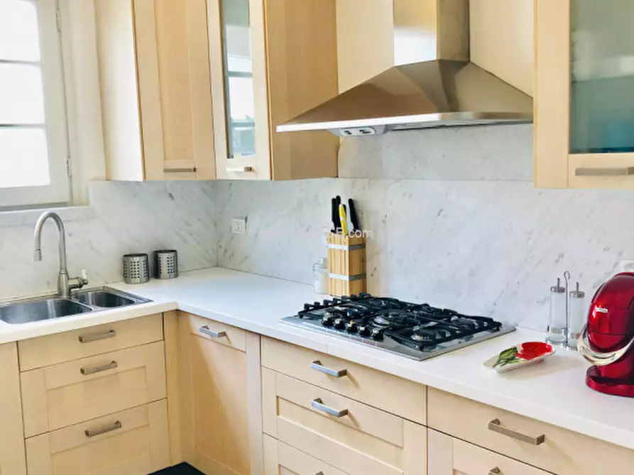 Immagine 2 di Casa bifamiliare in vendita  in via Canova a Forte Dei Marmi