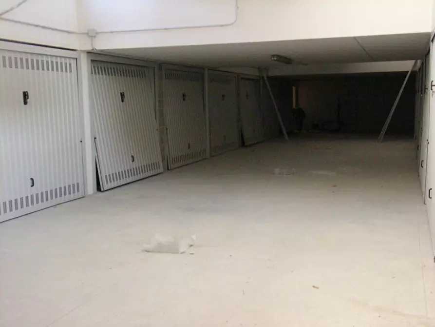 Immagine 1 di Garage in vendita  in via andrea costa a Venezia