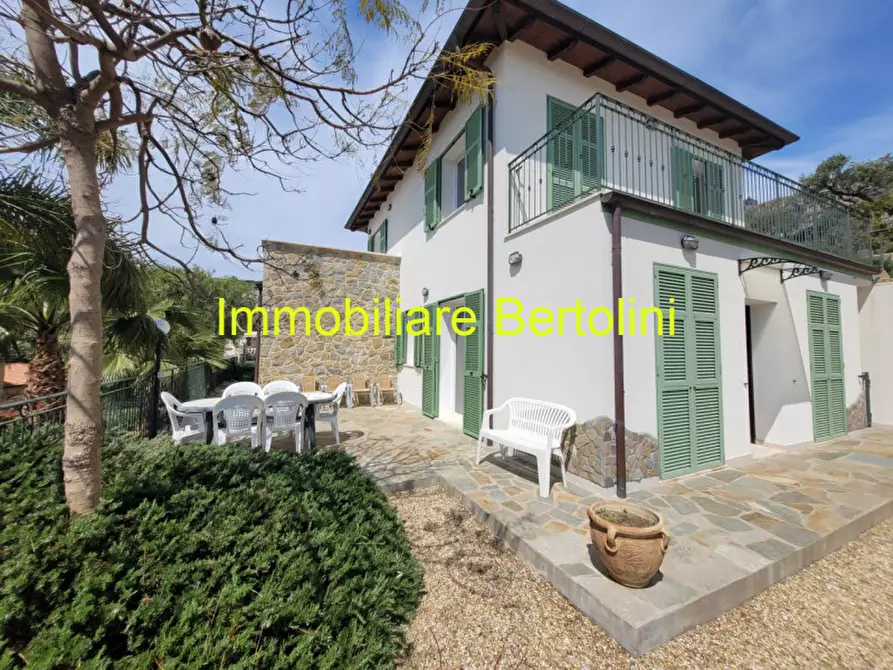 Immagine 1 di Villa in vendita  in BORDIGHERA a Bordighera