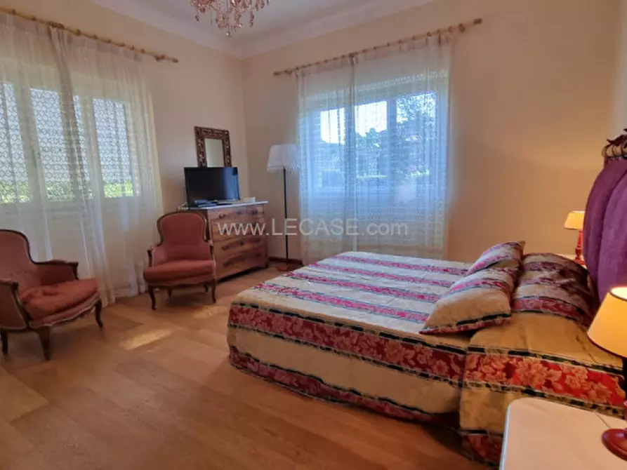 Immagine 17 di Villa in vendita  in via Piave a Forte Dei Marmi