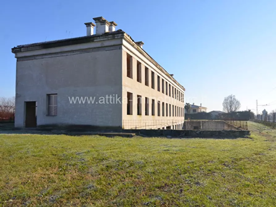 Immagine 1 di Negozio in vendita  in Via del commercio a Montagnana