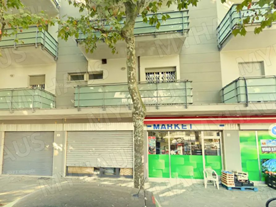Immagine 1 di Negozio in vendita  in VIA RAFFAELLO 36 a Cesenatico