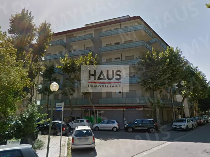 Immagine 4 di Negozio in vendita  in VIA RAFFAELLO 36 a Cesenatico