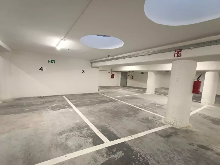 Immagine 2 di Garage in affitto  in Via Conciapelli a Bolzano