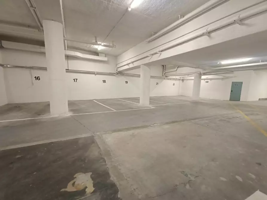 Immagine 3 di Garage in affitto  in Via Conciapelli a Bolzano