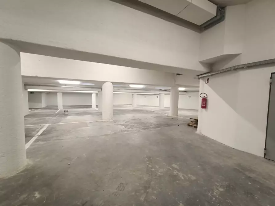 Immagine 4 di Garage in affitto  in Via Conciapelli a Bolzano